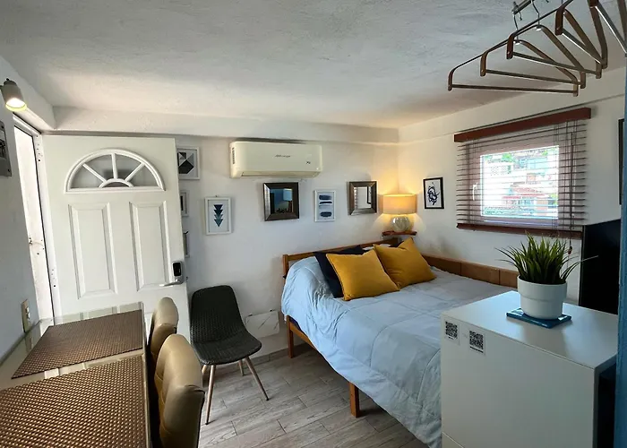 Le Petit Bonheur - Peaceful Rooftop - 3 Min Beach